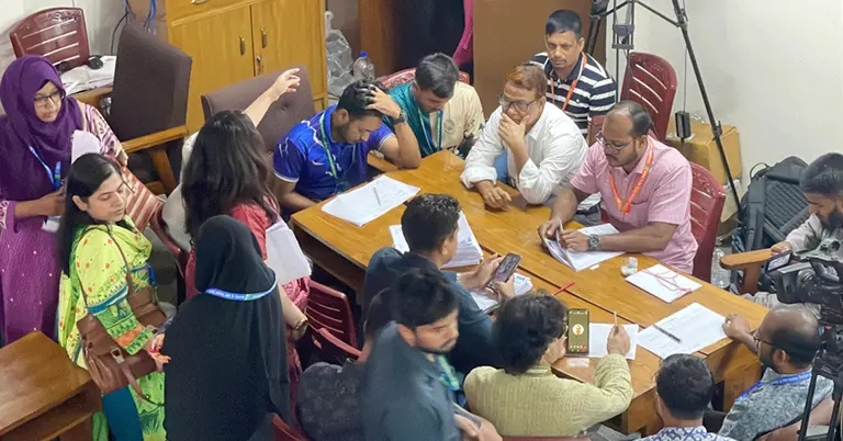 জরুরি বৈঠকে কমিশন